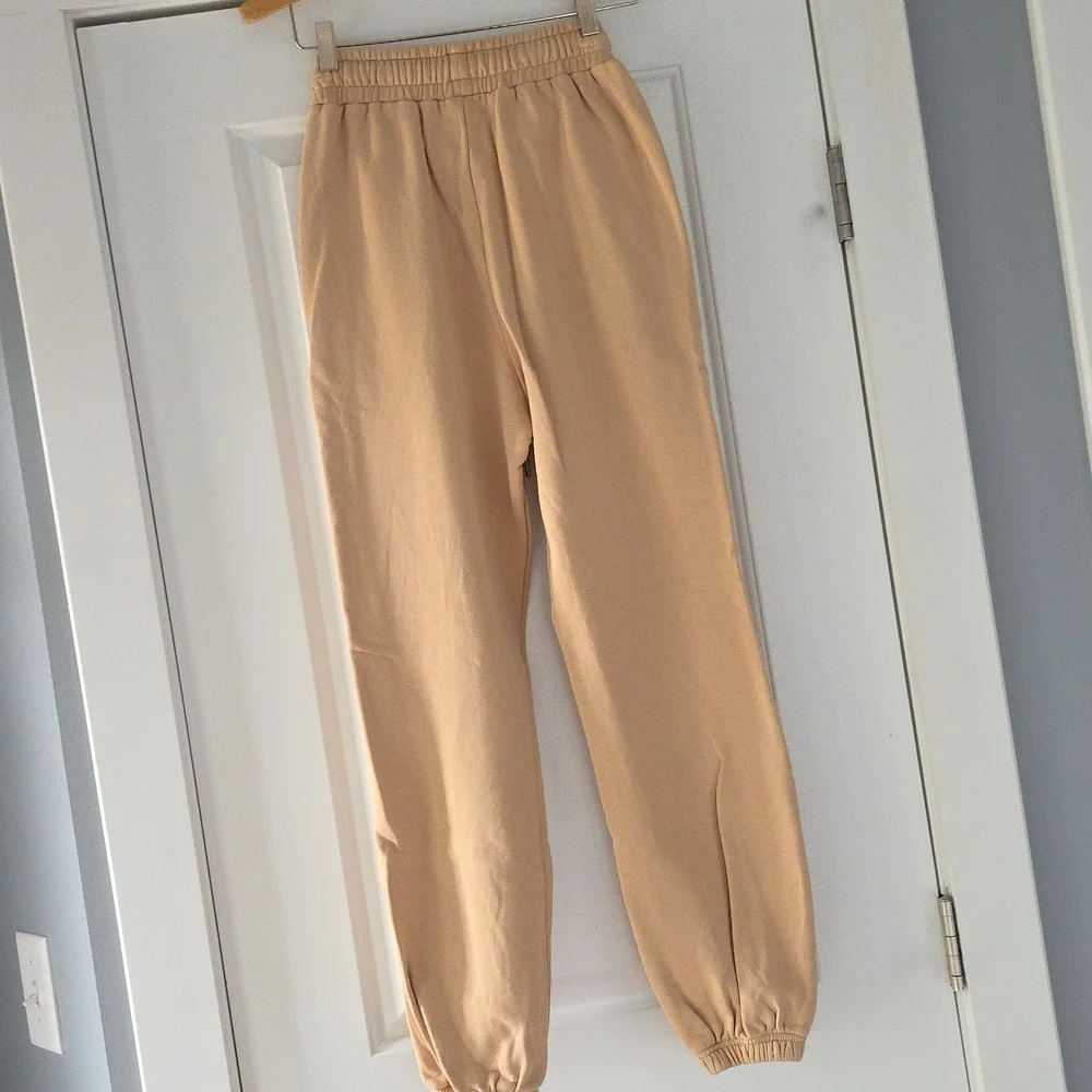 WeWoreWhat Beige Tan French Terry Knit Hoodie & Pant Set! - Picture 11 of 16
